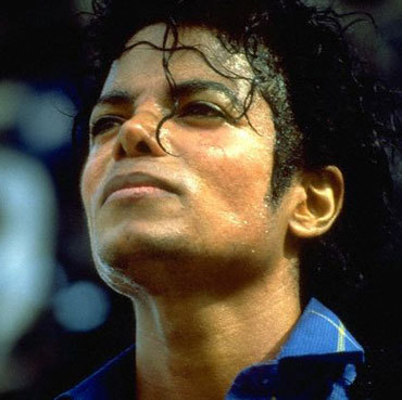 michael-jackson; Ce frumos arata aici michael jackson!
