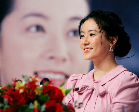 17867344_QQFVHBUMP - a---lee young ae---a