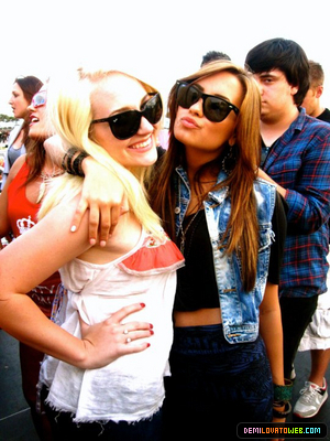 normal_012 - Demi Lovato Ventura Warped Tour 2010 Adds