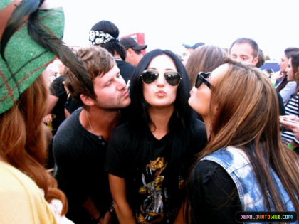 normal_013 - Demi Lovato Ventura Warped Tour 2010 Adds