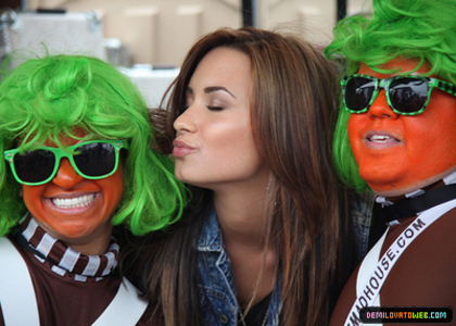 normal_023 - Demi Lovato Ventura Warped Tour 2010 Adds