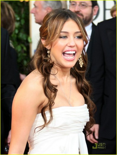 mileycyrusgoldenglobes2hq2 - Miley Cyrus Golden Globes 2009