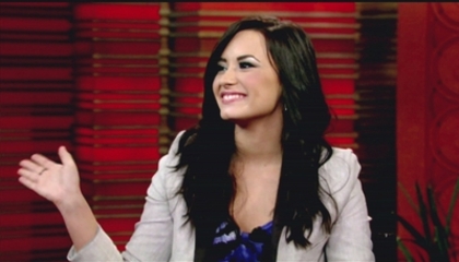 normal_006 - Demi Lovato Live with Regis and Kelly 06-03-10