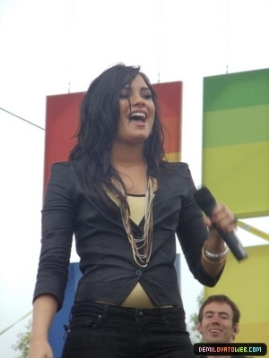 normal_003 - Demi Lovato Performing at Microsoft Stores Opening in Denver Colorado 06-12-10