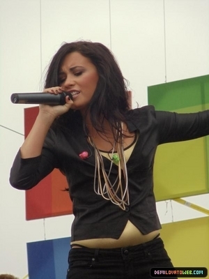 normal_005 - Demi Lovato Performing at Microsoft Stores Opening in Denver Colorado 06-12-10