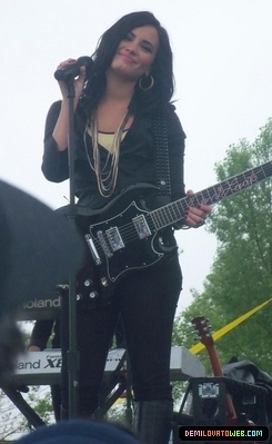 normal_006 - Demi Lovato Performing at Microsoft Stores Opening in Denver Colorado 06-12-10