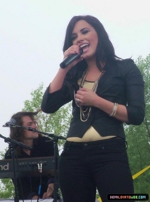 normal_007 - Demi Lovato Performing at Microsoft Stores Opening in Denver Colorado 06-12-10