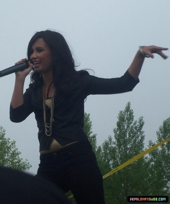 normal_016 - Demi Lovato Performing at Microsoft Stores Opening in Denver Colorado 06-12-10