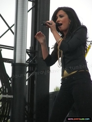 normal_019 - Demi Lovato Performing at Microsoft Stores Opening in Denver Colorado 06-12-10