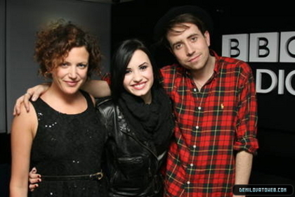 normal_002 - Demi Lovato 01-25-09 BBC Switch with Annie and Nick