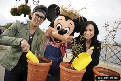 normal_00 - Demi Lovato 02-11-10 Family Volunteers Event at Walt Disney World