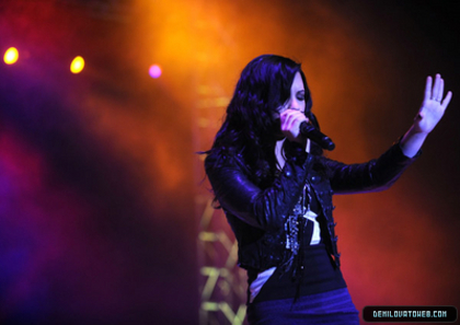 normal_088 - Demi Lovato 02-11-10 Family Volunteers Event at Walt Disney World