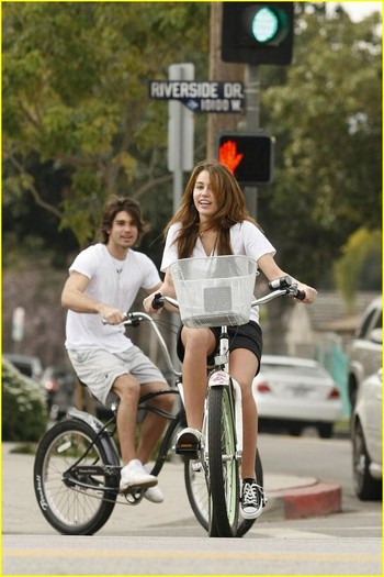 edrft - Miley Cyrus Justin Gaston Riverside Bike Ride