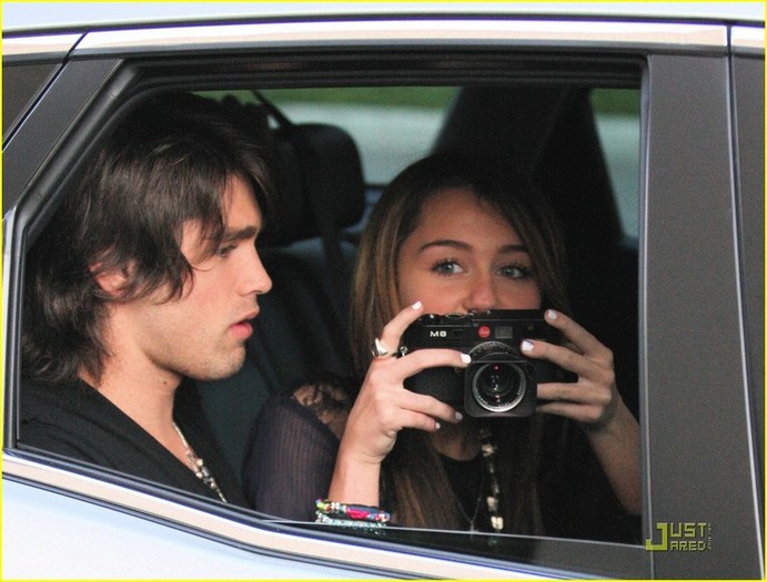 mileycyrusjustingastonteeshgrf - Miley Cyrus and Justin Gaston Snapping Sweeties