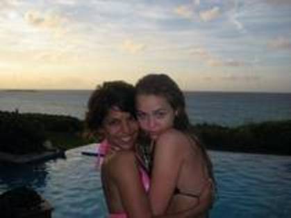 75 - 0 poze super rare miley cyrus
