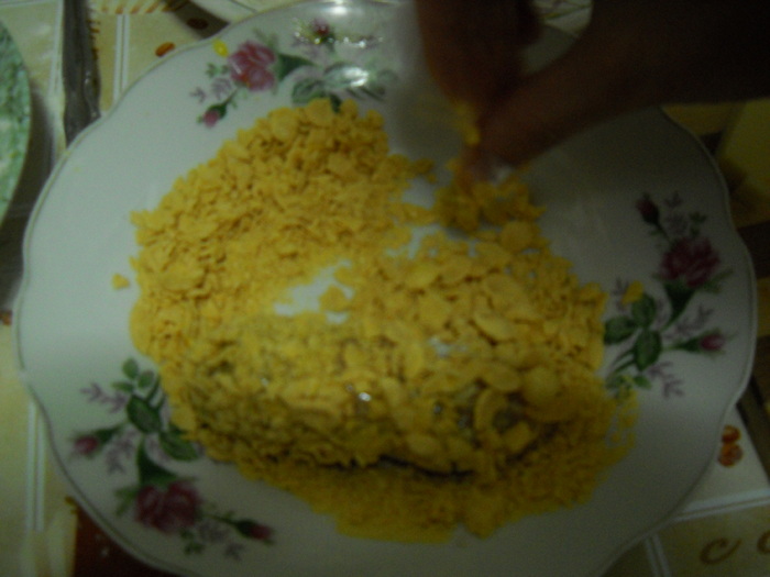 urmeaza"imbracarea cu fulgi de porumb; amestecul de seminte poate fi la latitudinea fanteziei gospodinei(socacitei)
