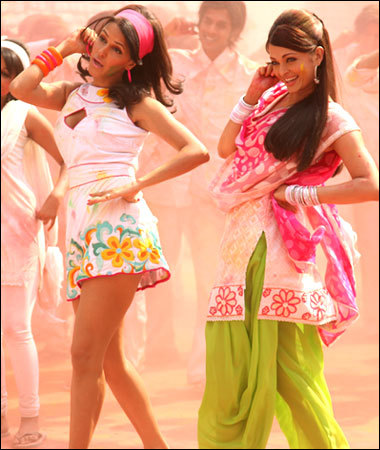 Aishwarya-Rai-Action-Replay-stills-6