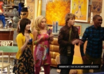 Behind-the-scenes-of-Sonny-with-a-chance-sonny-with-a-chance-3951420-399-282 - Sonny with a chance behind the scenes
