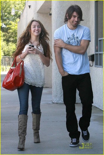 mileycyrusjustingastonsj - Miley Cyrus and Justin Gaston Studio Cafe Sweeties