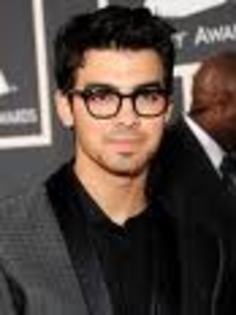 747uuyu - joe jonas