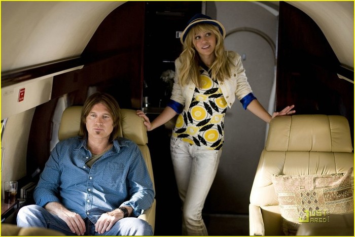 hannahmontanamoviestill - New Movie Stills The Hannah Montana