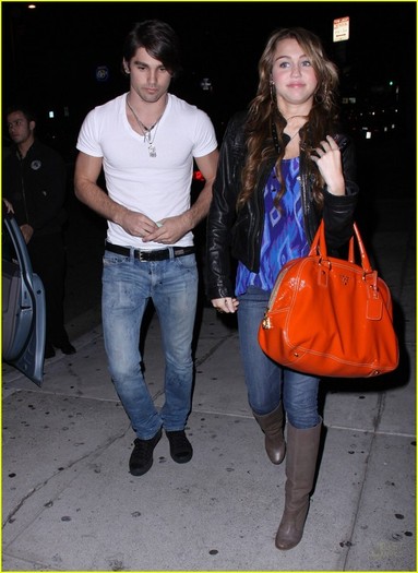 mileycyrusjustingastonkg - Miley Cyrus and Justin Gaston Koi Couple