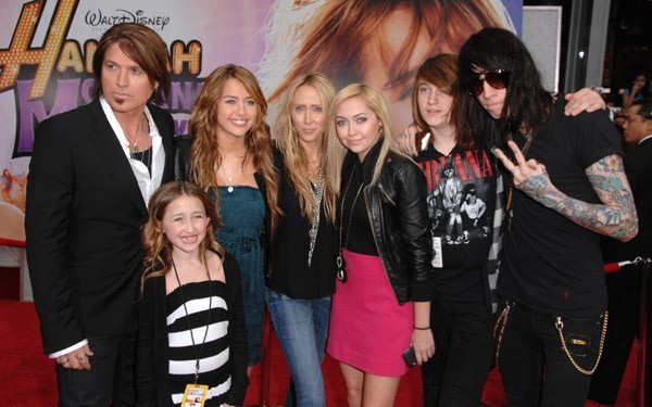 16lcvg4 - Hannah Montana The Movie Premiere April 2nd 2009