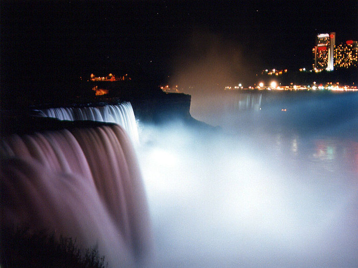 Niagara-Falls_night