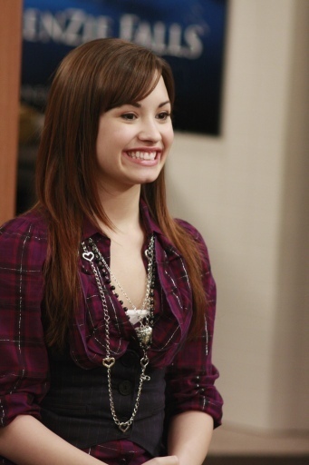 Sonny-with-a-chance-1-02-West-coast-story-demi-lovato-12719113-341-512 - Sonny with a chance 1 02 West coast story