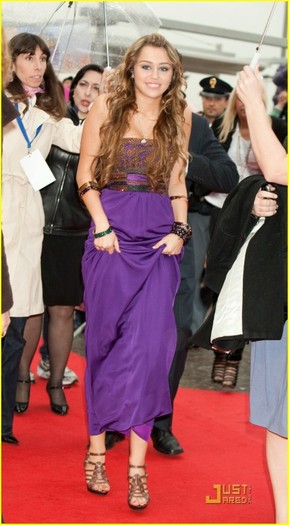 2nvqji8 - Miley Cyrus Premieres Hannah Montana in Rome