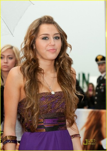 15qdhg2 - Miley Cyrus Premieres Hannah Montana in Rome