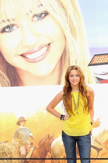 2d7wn5j - Photocall du film Hannah Montana en Espagne