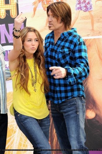 25heeyc - Photocall du film Hannah Montana en Espagne