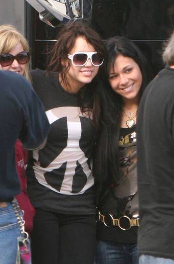 miley-cyrus_COM-miami2008jan31-010