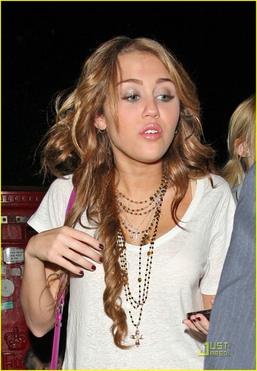 miley-cyrus-nobu-nice-02 - Miley Cyrus is Nobu Nice