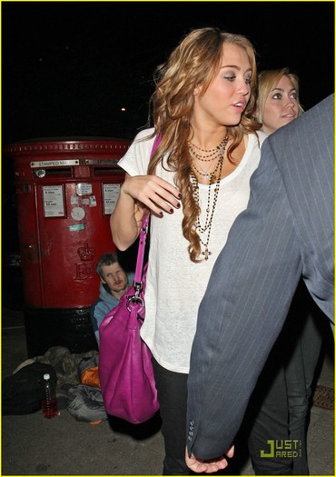 miley-cyrus-nobu-nice-04