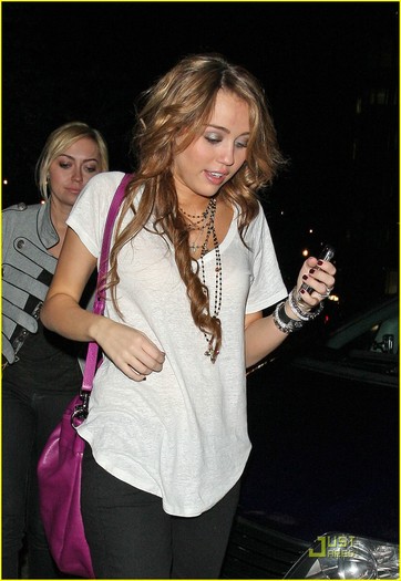 miley-cyrus-nobu-nice-05 - Miley Cyrus is Nobu Nice