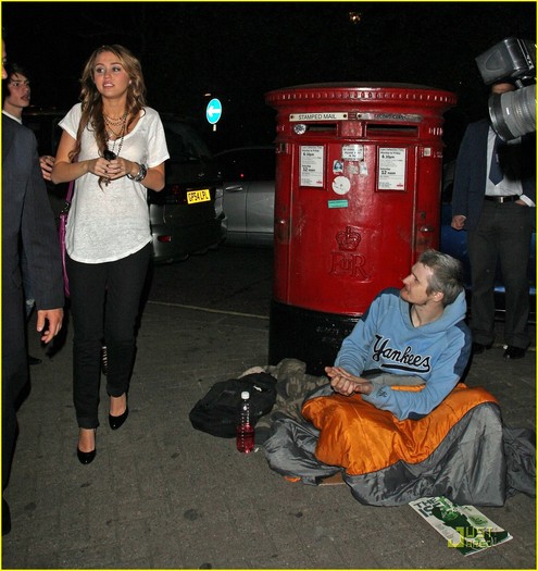 miley-cyrus-nobu-nice-07