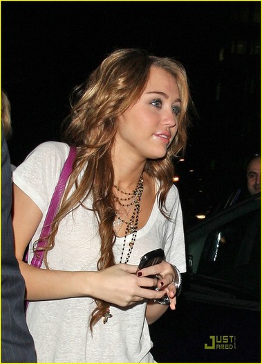 miley-cyrus-nobu-nice-12