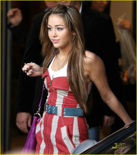 miley-cyrus-candy-stripe-sweet-01