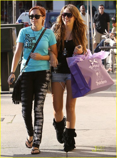 miley-cyrus-brandi-cyrus-royal-dutchess-16 - Miley and Brandi Cyrus Royal Dutchess Duo