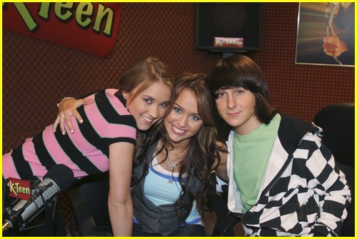 miley-cyrus-mitchel-musso-radio-09 - Miley Cyrus and Mitchel Musso Take Over the Radio