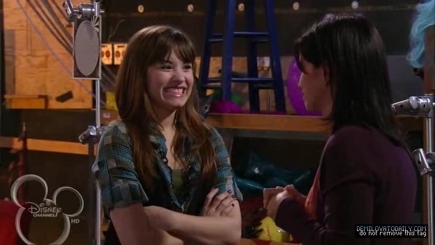 1x01-Sketchy-Beginings-demi-lovato-12500016-624-352 - 1x01 Sketchy Beginings