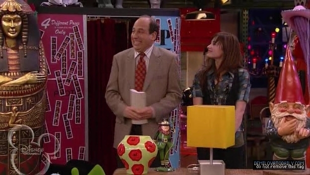 1x01-Sketchy-Beginings-demi-lovato-12501060-624-352 - 1x01 Sketchy Beginings