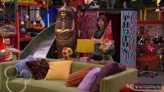 1x01-Sketchy-Beginings-demi-lovato-12501831-624-352