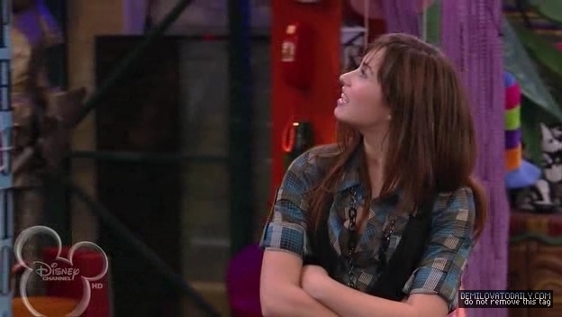 1x01-Sketchy-Beginings-demi-lovato-12501840-624-352