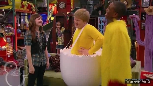 1x01-Sketchy-Beginings-demi-lovato-12503941-624-352 - 1x01 Sketchy Beginings