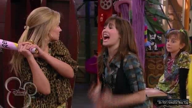 1x01-Sketchy-Beginings-demi-lovato-12504372-624-352 - 1x01 Sketchy Beginings
