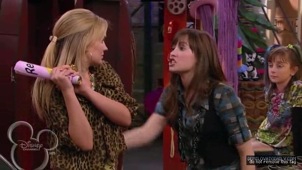 1x01-Sketchy-Beginings-demi-lovato-12504396-624-352 - 1x01 Sketchy Beginings