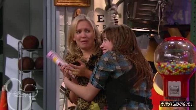 1x01-Sketchy-Beginings-demi-lovato-12506021-624-352 - 1x01 Sketchy Beginings